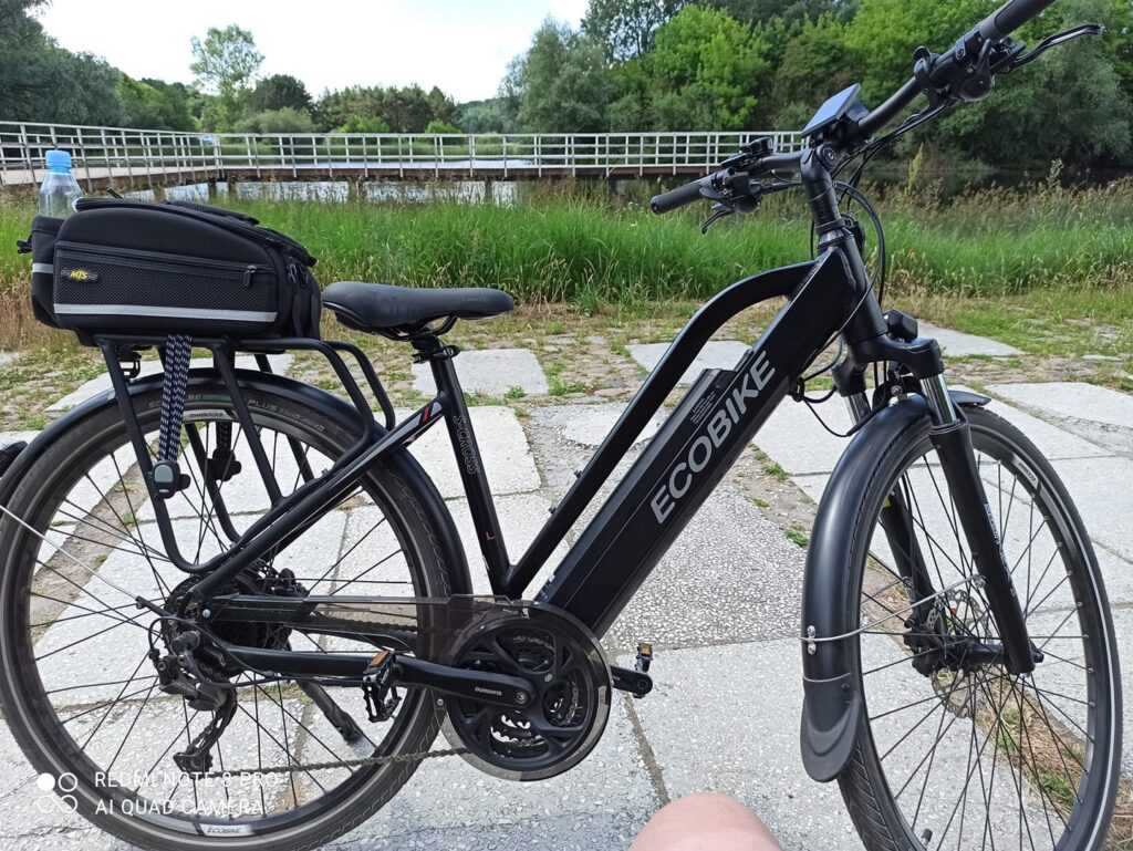 ciężki rower i spacer rowerowy