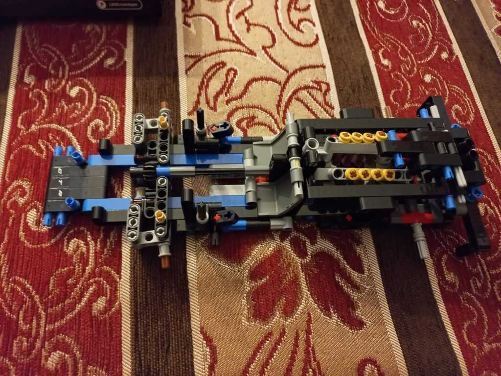 samochód z lego